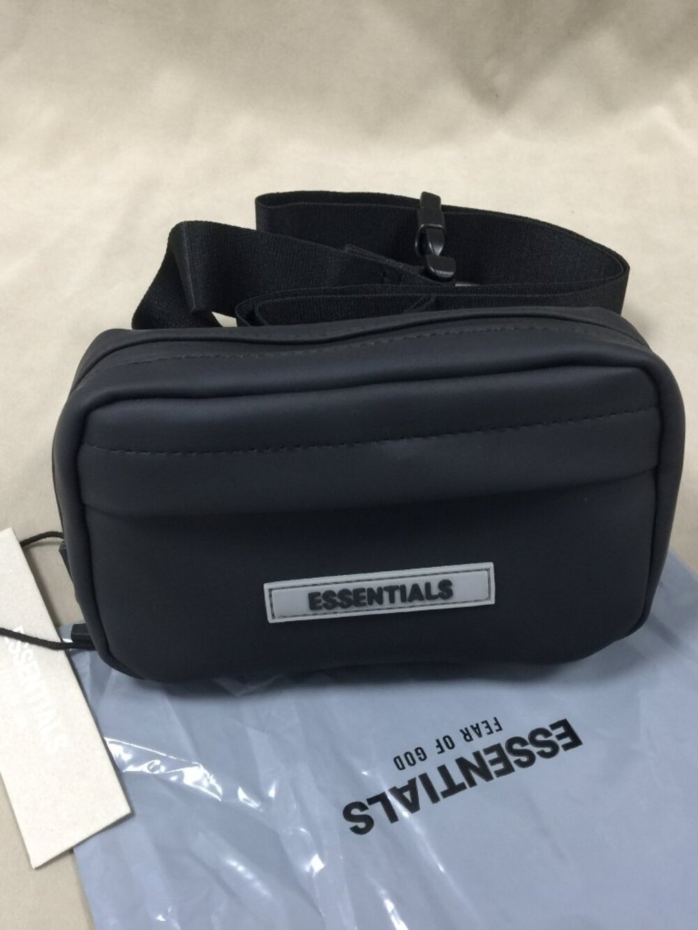 Men’s Essentials Sling Bag In Dark Slate/Stretch Limo/Black